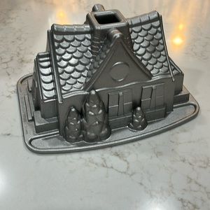 Brand new Nordic Ware gingerbread house cake pan